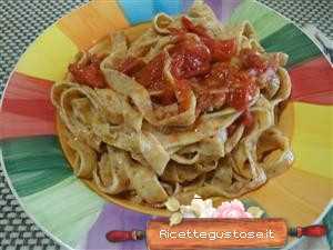 tagliatelle speck e pomdorini