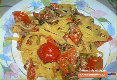 Tagliatelle asparagi e caprino