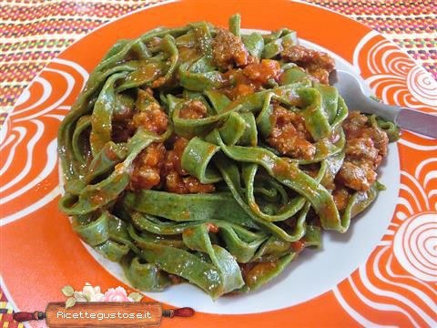 tagliatelle borragine e ragu di carne