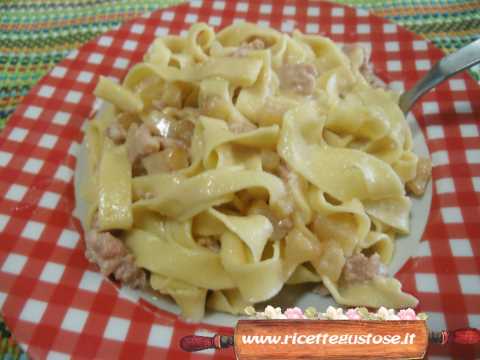 Tagliatelle al kamut patate e salsiccia