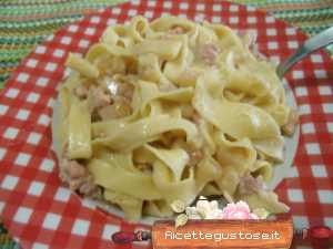 tagliatelle al kamut patate e salsiccia