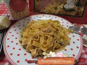 tagliatelle macinato e robiola