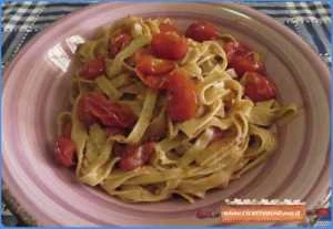 tagliatelle noci pesto di menta ricetta
