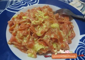 tagliatelle rosse alla crema di formaggio