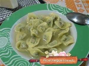 cappelletti in brodo macinato e cicoria