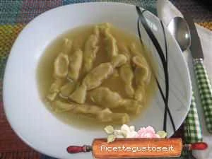caramele di pasta in brodo di gallina ricetta