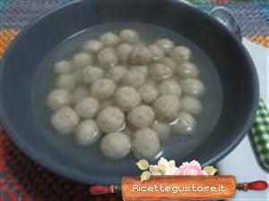 Palline di carne in brodo di gallina