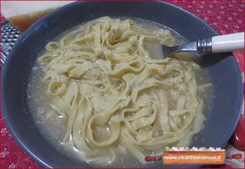 tagliolini in brodo