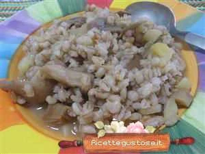 zuppa di patate funghi e orzo ricetta 