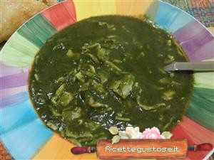 Zuppa di quadrucci in brodo con cicoria