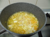zuppa risoni grano saraceno e funghi enoki 2