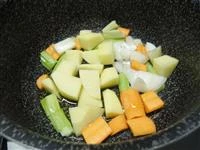 zuppa di verdure e ceci neri immagine 1