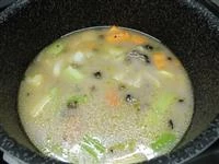 zuppa di verdure e ceci neri immagine 2