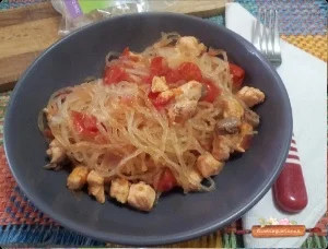 spaghetti shirataki con il salmone