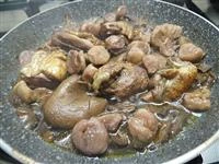 faraona funghi e castagne immagine 4