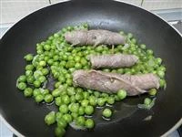involtini di vitella con piselli immagine 4