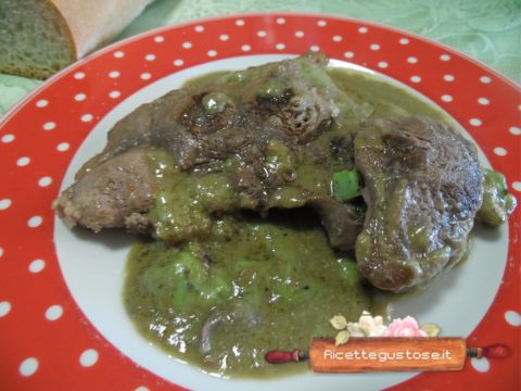 Ossobuco con crema di fave rosa e formaggio olandese al pesto verde