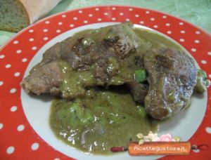 ossobuco su crema di fave rosa e formaggio olandese al pesto