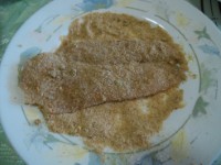 Impanare il pollo nel pane grattugiato