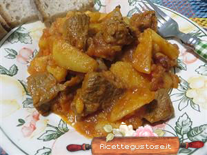 spezzatino e patate al sugo