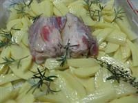 stinco di maiale e patate al forno immagine 2