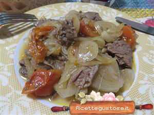 Straccetti di manzo alle cipolle