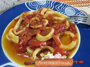 Anelli di calamari al pomodoro