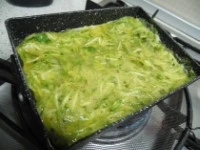frittata arrotolata di zucchine aromatica immagine 7