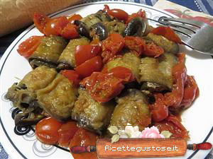 Involtini melanzane e salsiccia