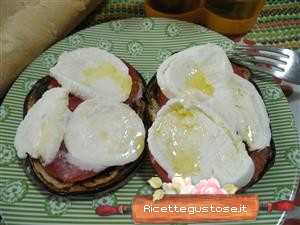 Melanzane grigliate pomodori e mozzarella di bufala
