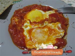 ricetta uova al pomodoro