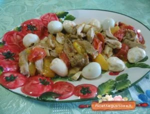 insalata di pollo al rabarbaro con formaggio strega delle erbe