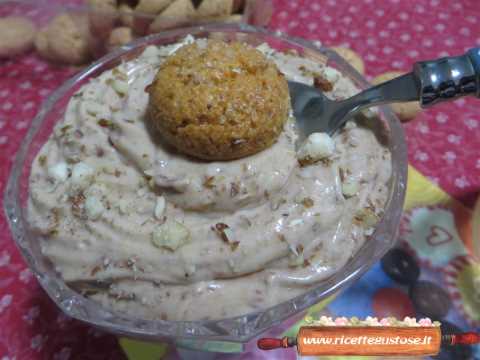 Coppette di crema cioccolato e nocciole