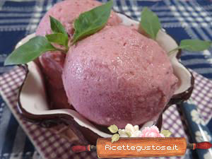 gelato alle fragole