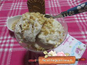 gelato alle nocciole