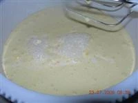 incorporare panna e crema ananas