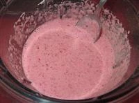 preparazione ghiaccioli fragole e yogurt 2
