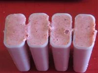 preparazione ghiaccioli fragole e yogurt 3