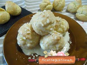 profiteroles ciccolato bianco e nocciole