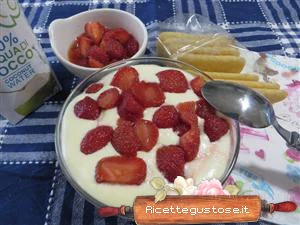 tiramisù fragole e acqua di cocco ricetta