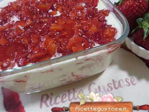 tiramisù fragole e yogurt ricetta